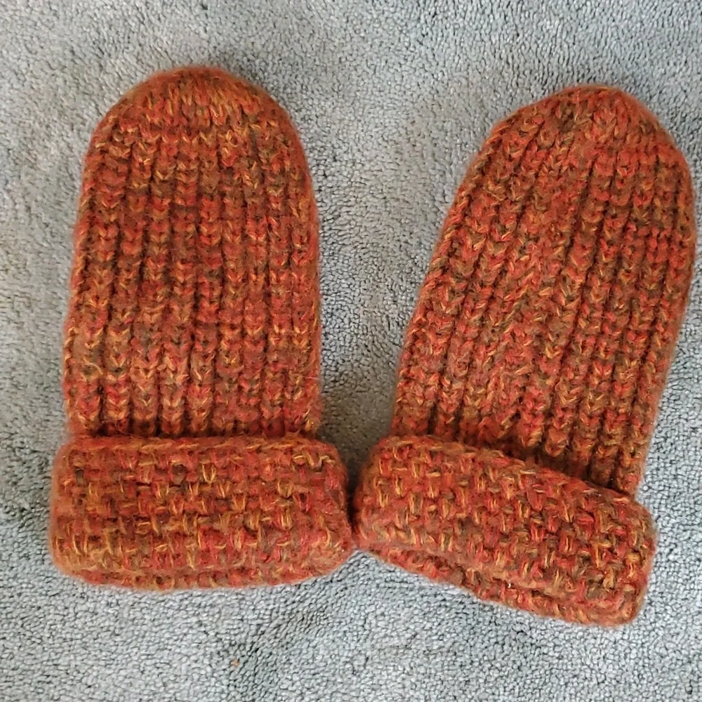 Mittens - Picture 2 of 3